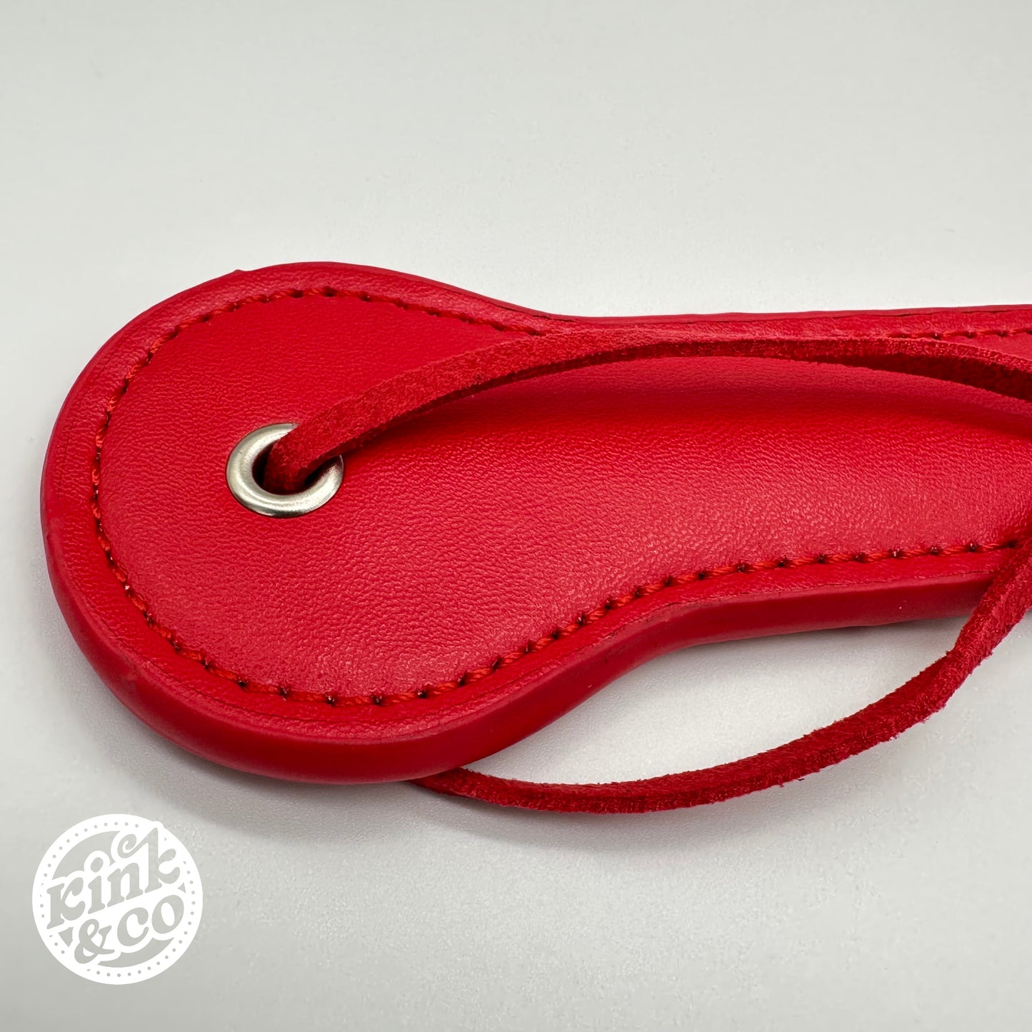 Slut-Slapper-Paddel aus Leder – von Kink&Co