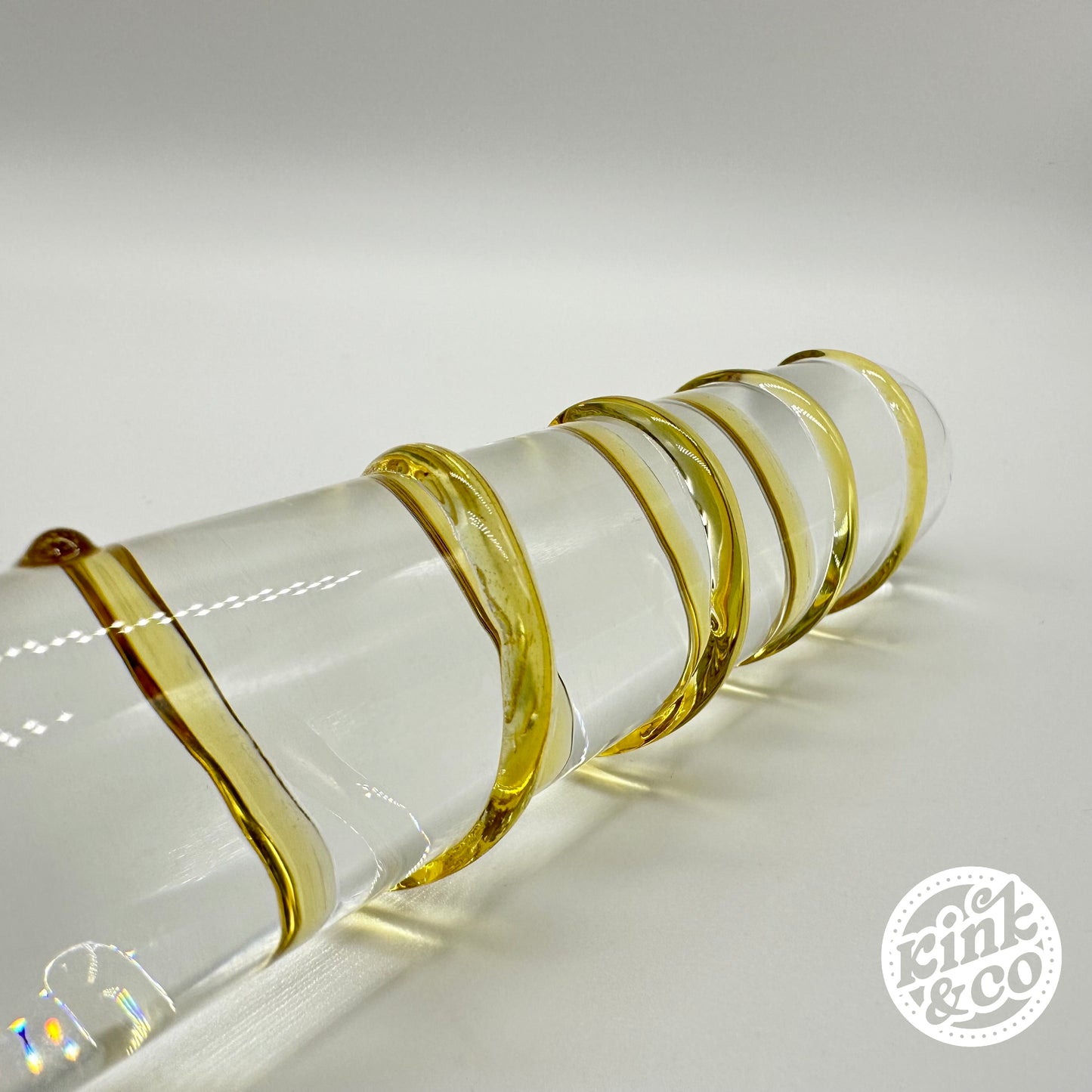 Spiralförmiger Glasdildo mit Grübchen